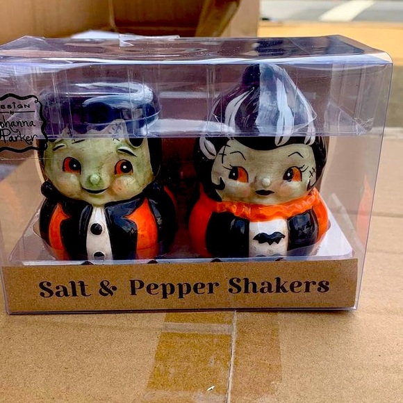 Johanna Parker Other - Adorable Johanna Parker shakers